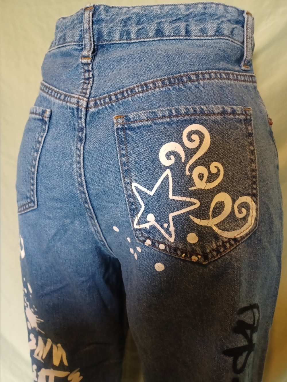 S.o.n.g. Painted Splattered Graffiti Jogger Blue Boyfriend Jeans Raw Hem Ankles - Picture 6 of 13